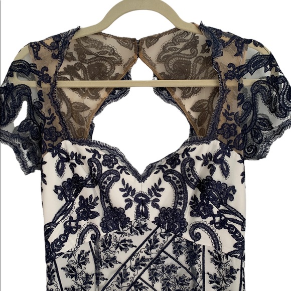 Marchesa Notte Blue Lace Sweetheart Neckline Gown | Size 0 - Picture 10 of 14